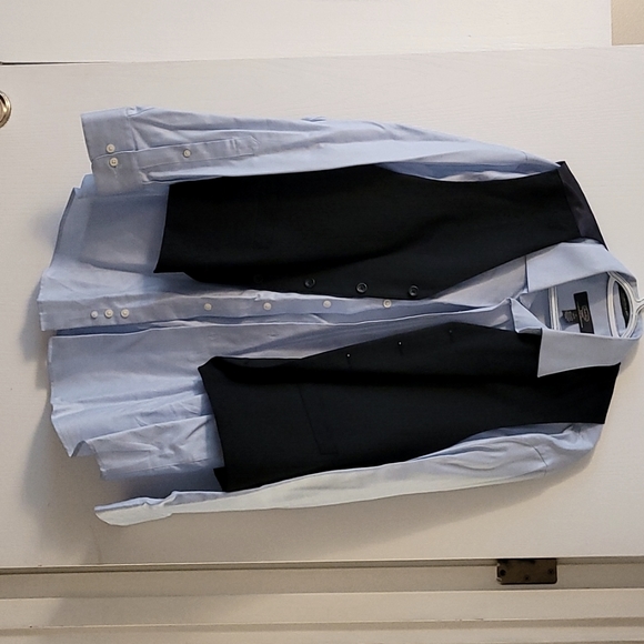 Navy pinstrip 4-peice suit excellent condition. - Picture 2 of 4